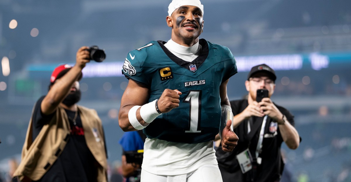 Eagles in the community: Jalen Hurts, Jalyx Hunt make huge impacts