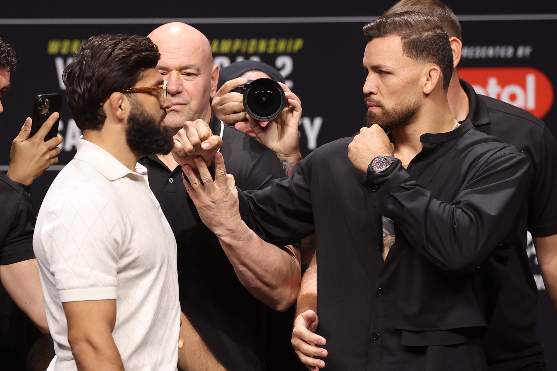 Israel Adesanya predicts upset finish in UFC 331 clash between Arman Tsarukyan and Mauricio Ruffy