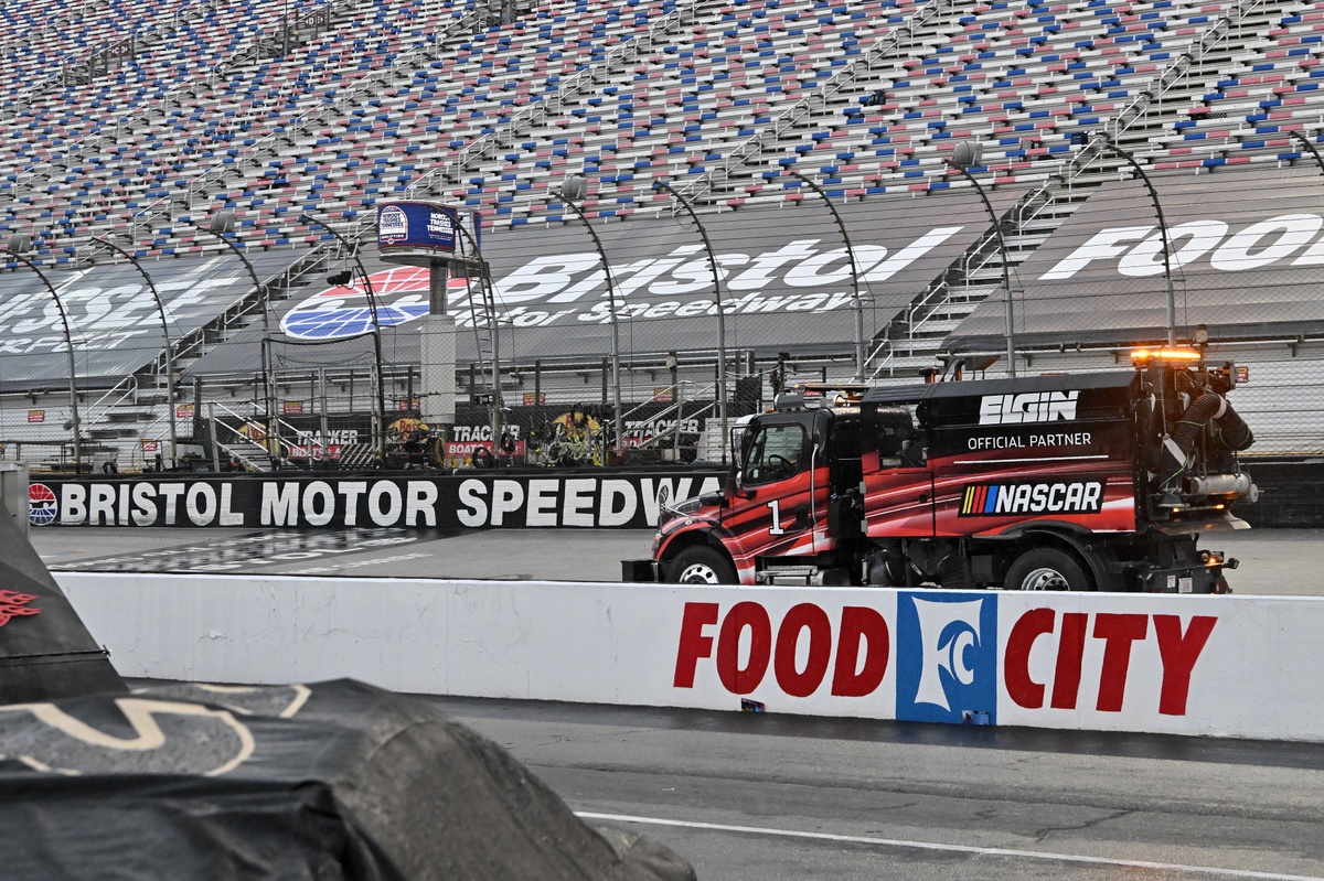 NASCAR Cup Bristol Night Race starting lineup: Kyle Larson on pole as rain cancels qualifying