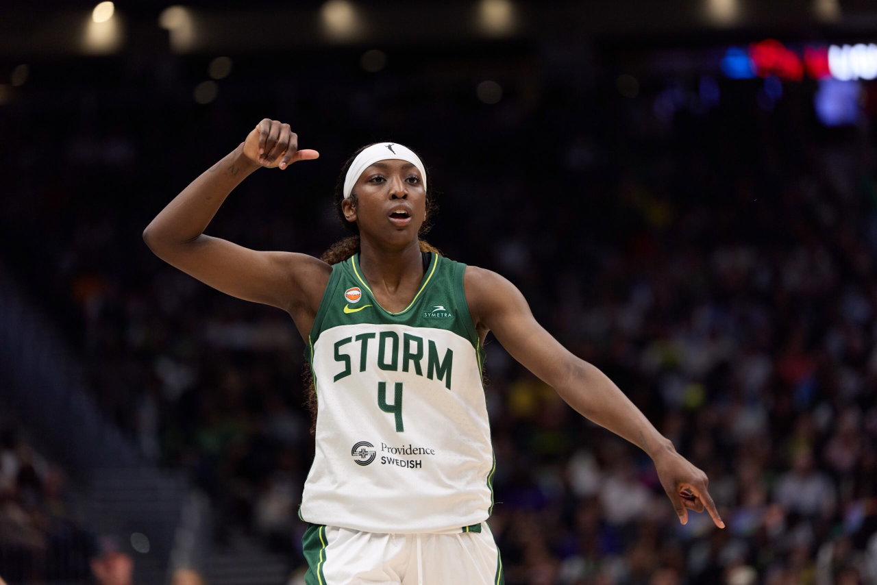 NBA Legend, Former LSU Teammate React After Flau’jae Johnson Surpasses Sue Bird & Lauren Jackson to Break Rookie Franchise Record