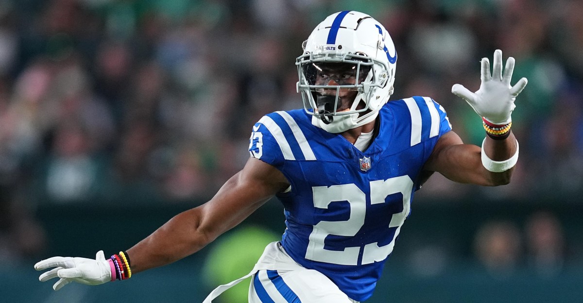 Eagles reportedly sign Kenny Moore II