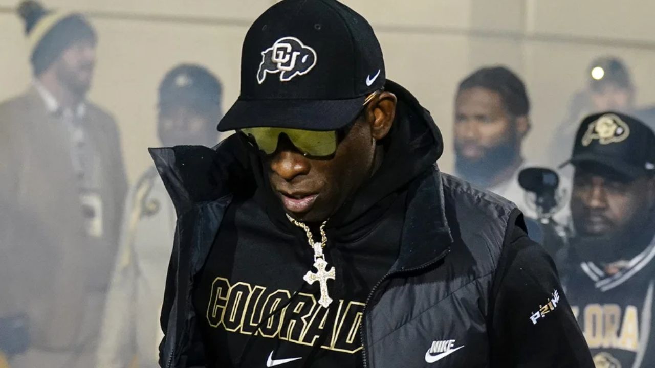 Asante Samuel Pins Blame on Deion Sanders’ Colorado for Putting Julian Lewis in a Tough Spot: “I Don’t Like That”