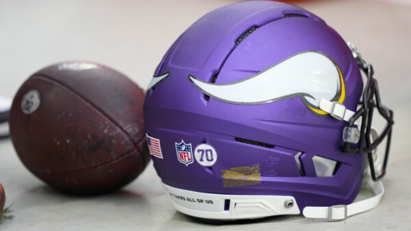 Vikings Escape Buccaneers to Earn 3-0 Start