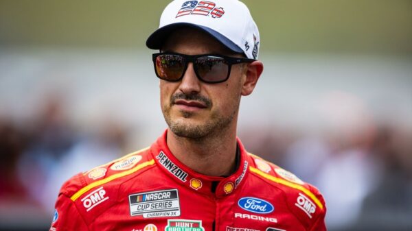 Joey Logano down but not out of NASCAR Chase after Kansas flat tire