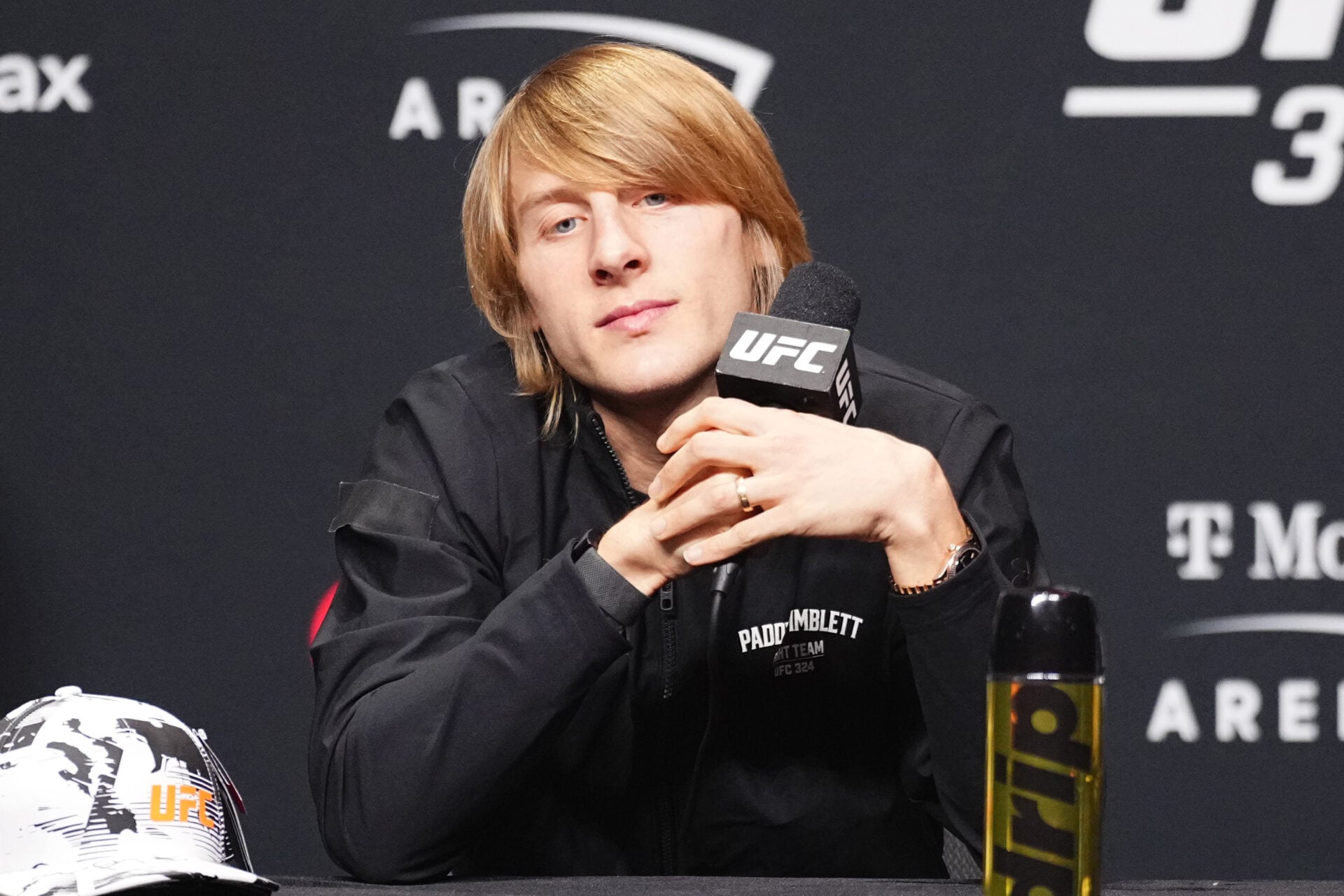 Paddy Pimblett told he has the ‘sexiest accent in the world’ by boxer in bizarre ringside video