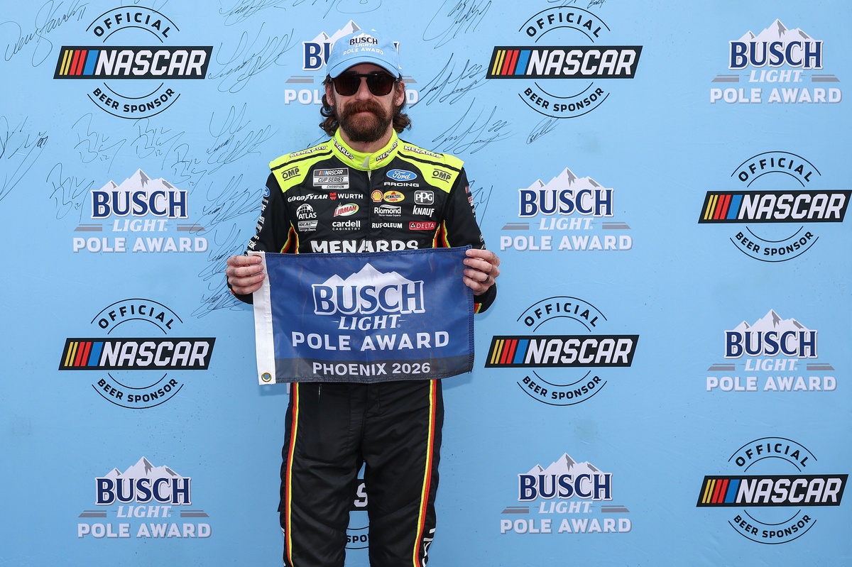 NASCAR Cup Phoenix starting lineup: Blaney earns pole as Larson struggles