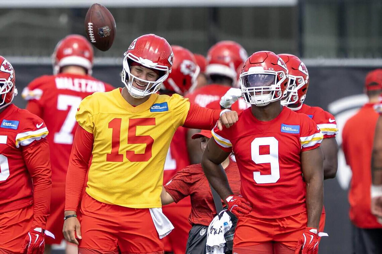 Top 5 NFL Super Bowl Contenders: Brock Purdy and Patrick Mahomes Lead the Way