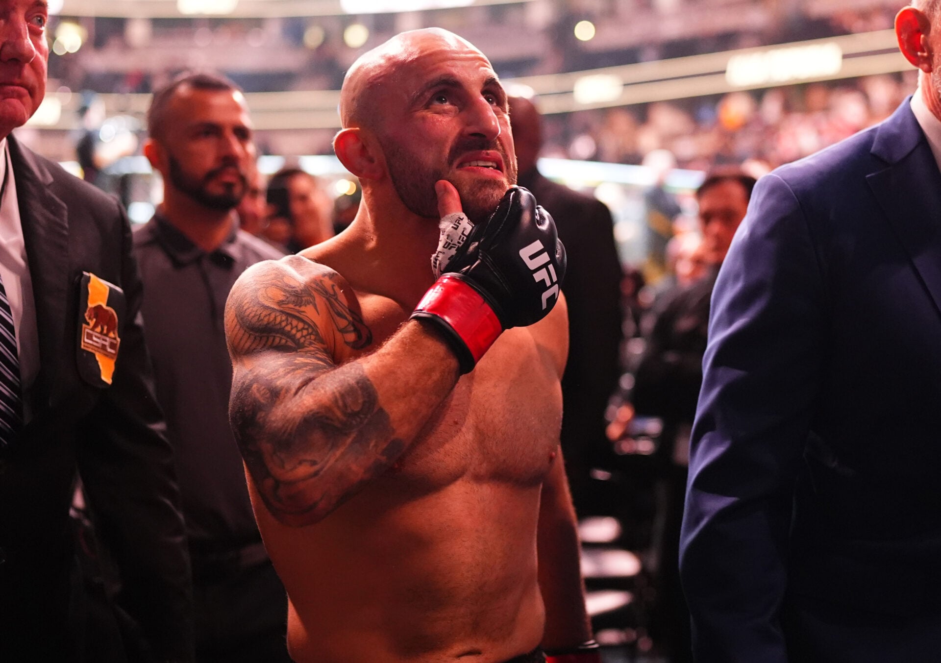 Alexander Volkanovski reacts to UFC Sydney main event as fans take issue with announcement