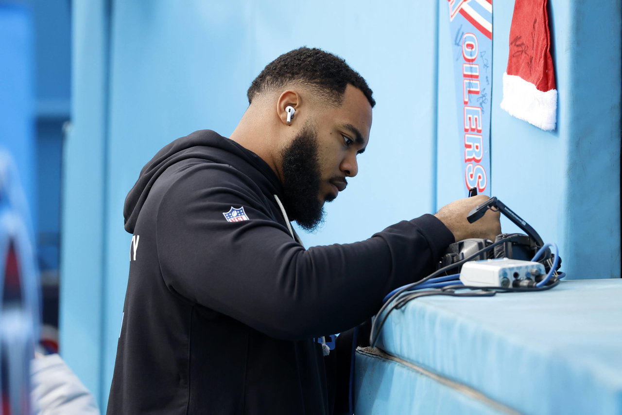 Bears Pull Off Blockbuster Trade With Titans to Land All-Pro DT Jeffery Simmons